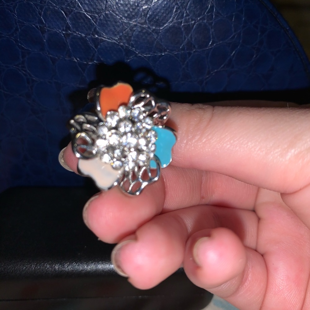 Unique flower ring - Picture 8 of 8